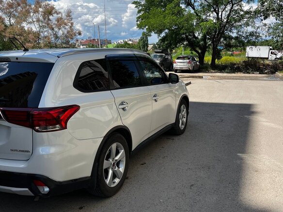 2013 Mitsubishi Outlander III, белый, 1449999 рублей - вид 3
