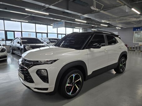 2023 Chevrolet TrailBlazer III, белый, 2450000 рублей, вид 1