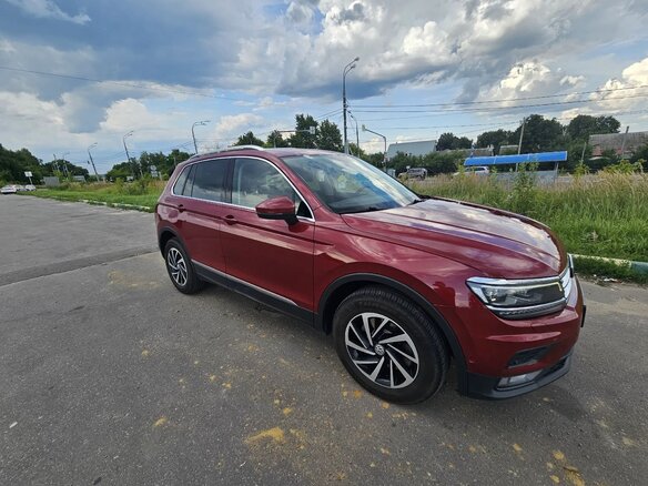 2018 Volkswagen Tiguan II, пурпурный, 2180000 рублей - вид 1