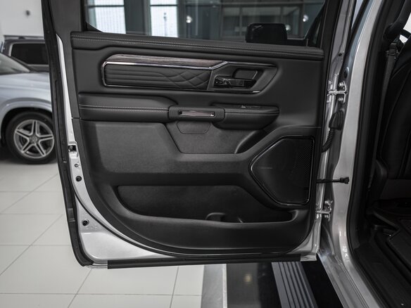 2026 Ram 1500 Crew Cab V Рестайлинг, серебристый, 9390000 рублей - вид 15