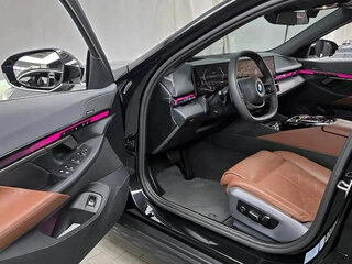 2024 BMW 5 серии 530i xDrive VIII (G60/G61/G68), чёрный, 5880000 рублей, вид 4