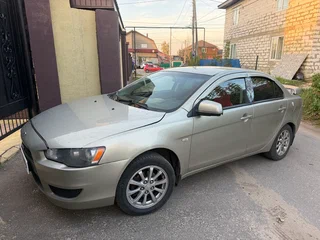 2010 Mitsubishi Lancer X, бежевый, 390000 рублей, вид 2