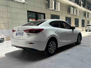 2018 Mazda Axela III Рестайлинг, белый, 896000 рублей, вид 4