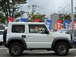 2023 Suzuki Jimny Sierra IV, белый, 1920000 рублей, вид 3