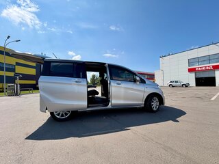 2010 Honda Freed Spike I, серебристый, 1120000 рублей, вид 5