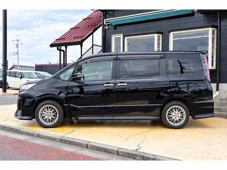 2020 Toyota Noah III (R80) Рестайлинг, чёрный, 1800000 рублей, вид 3