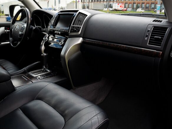 2014 Toyota Land Cruiser 200 Series Рестайлинг 1, чёрный, 4049999 рублей - вид 13