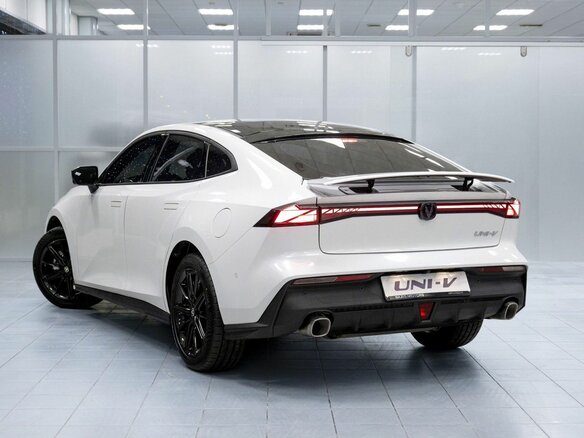 2024 Changan UNI-V I, белый, 2650000 рублей - вид 5