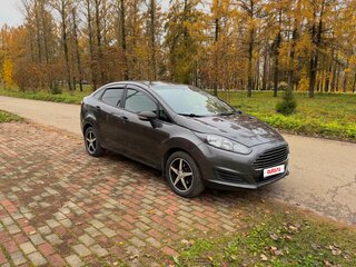 2016 Ford Fiesta Mk6 Рестайлинг, серый, 690000 рублей, вид 1