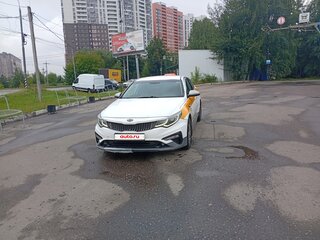 2018 Kia Optima IV Рестайлинг, белый, 850000 рублей, вид 1