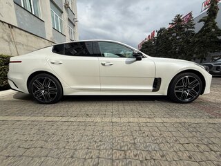 2023 Kia Stinger I Рестайлинг, белый, 4250000 рублей, вид 3