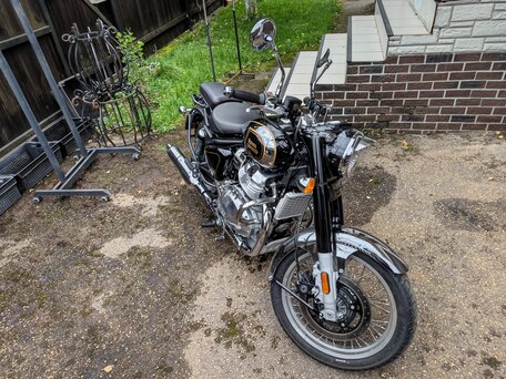 2026 Royal Enfield Classic 650, серебристый, 714000 рублей, вид 2