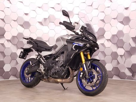 2022 Yamaha MT-09 Tracer (FJ-09), серебристый, 1247000 рублей, вид 1