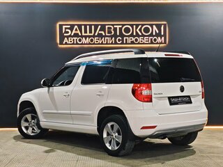 2015 Skoda Yeti I Рестайлинг, белый, 1100000 рублей, вид 5