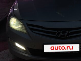 2014 Hyundai Solaris I Рестайлинг, серебристый, 800000 рублей, вид 3