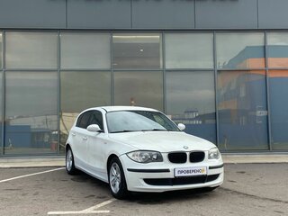2009 BMW 1 серии 116i I (E81/E82/E87/E88) Рестайлинг, белый, 600000 рублей, вид 2