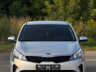 2020 Kia Rio IV Рестайлинг, серый, 1550000 рублей, вид 1