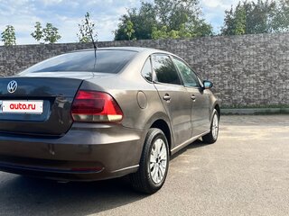 2015 Volkswagen Polo V Рестайлинг, коричневый, 425000 рублей, вид 4