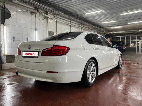 2012 BMW 5 серии 528i xDrive VI (F10/F11/F07), белый, 1950000 рублей - вид 8
