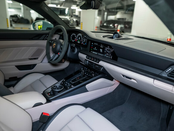 2026 Porsche 911 Carrera 4 GTS VIII (992) Рестайлинг, зелёный, 29000000 рублей - вид 30