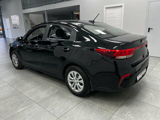2017 Kia Rio IV, чёрный, 899000 рублей, вид 4