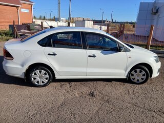 2018 Volkswagen Polo V Рестайлинг, белый, 850000 рублей, вид 2