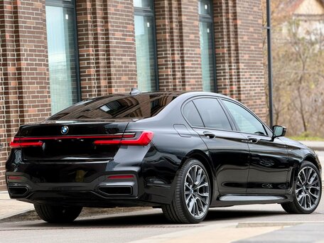 2021 BMW 7 серии 730d xDrive VI (G11/G12) Рестайлинг, чёрный, 7600000 рублей, вид 4