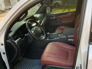 2018 Lexus LX 570 III Рестайлинг 2, белый, 9500000 рублей, вид 4