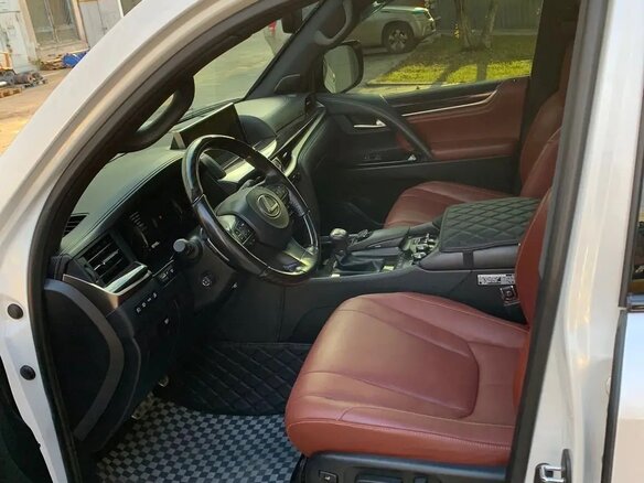 2018 Lexus LX 570 III Рестайлинг 2, белый, 9500000 рублей - вид 3