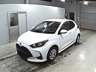 2021 Toyota Yaris IV, белый, 1200000 рублей, вид 4