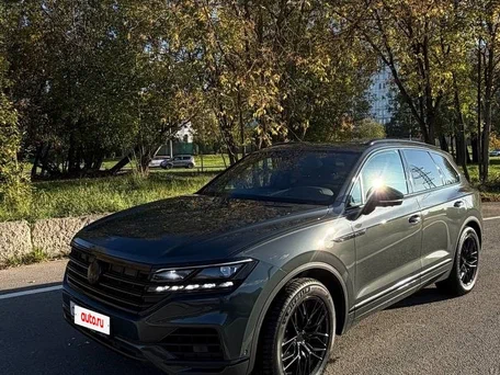 2019 Volkswagen Touareg III, серый, 5700000 рублей, вид 1