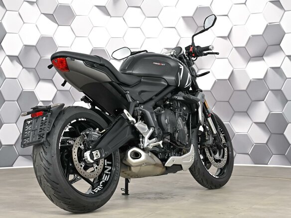 2021 Triumph Trident 660, чёрный, 727000 рублей - вид 6
