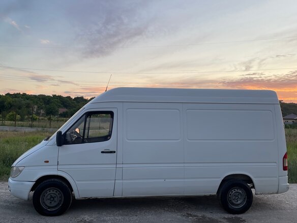 2001 Mercedes-Benz Sprinter, белый, 700000 рублей - вид 3