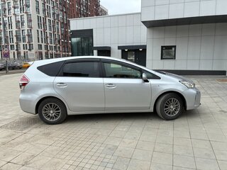 2017 Toyota Prius Alpha I (ZVW40/41) Рестайлинг, серый, 1400000 рублей, вид 3