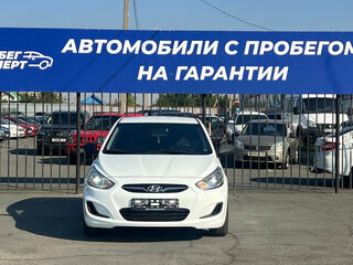 2013 Hyundai Solaris I, белый, 750000 рублей, вид 2