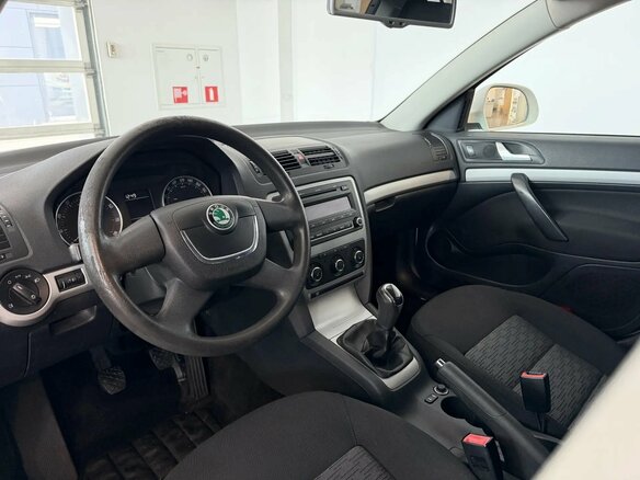 2013 Skoda Octavia II (A5) Рестайлинг, белый - вид 6