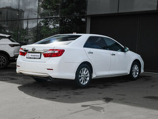 2013 Toyota Camry VII (XV50), белый, 1380000 рублей, вид 4