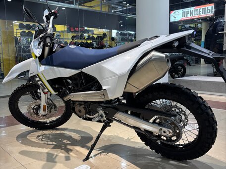 2026 Husqvarna 701 Enduro, синий, 1550000 рублей, вид 3