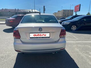 2017 Volkswagen Polo V Рестайлинг, серебристый, 1050000 рублей, вид 2