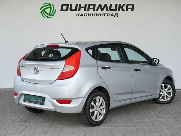 2012 Hyundai Solaris I, серебристый, 825000 рублей - вид 4