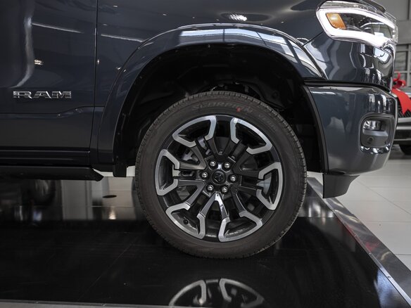 2026 Ram 1500 Crew Cab V Рестайлинг, синий, 9590000 рублей - вид 3