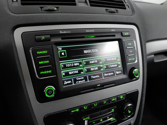 2011 Skoda Octavia II (A5) Рестайлинг, белый - вид 13