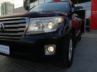 2013 Toyota Land Cruiser 200 Series Рестайлинг 1, чёрный, 3199000 рублей, вид 4