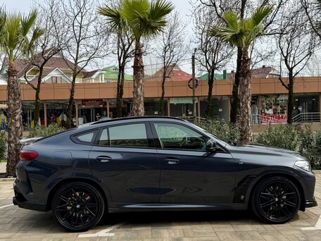 2021 BMW X6 40i III (G06), серый, 8600000 рублей, вид 3