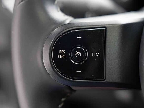 2023 Mini Clubman Cooper II Рестайлинг, серый, 3040000 рублей - вид 11