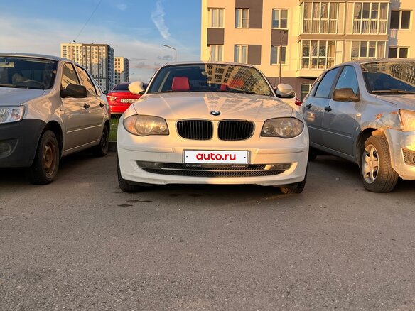 2011 BMW 1 серии 116i I (E81/E82/E87/E88) Рестайлинг, белый, 700000 рублей - вид 1