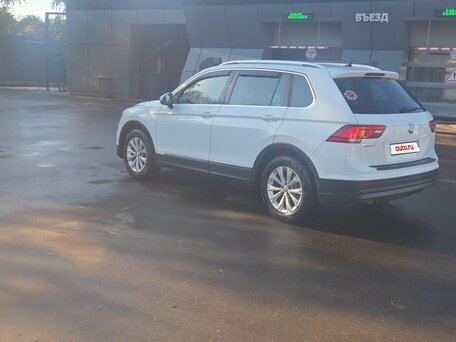2018 Volkswagen Tiguan II, белый, 2000000 рублей, вид 4