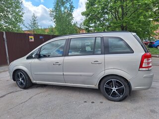 2008 Opel Zafira B Рестайлинг, серебристый, 450000 рублей, вид 3