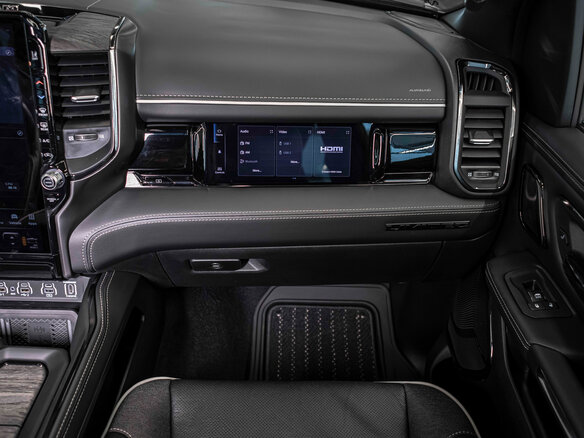 2026 Ram 1500 Crew Cab V Рестайлинг, серебристый, 12105636 рублей - вид 30