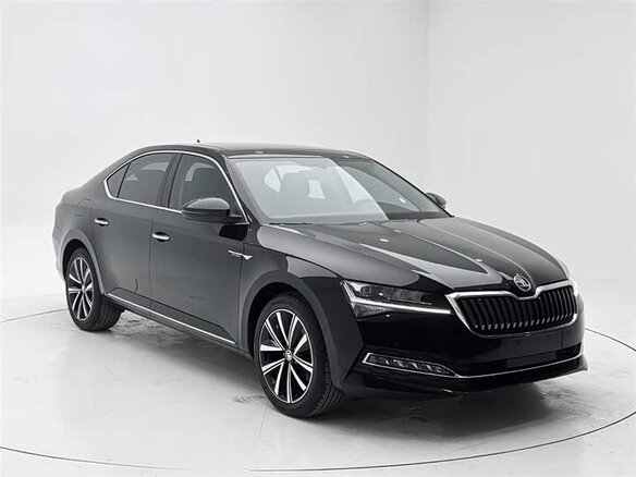 2023 Skoda Superb III Рестайлинг, чёрный - вид 3